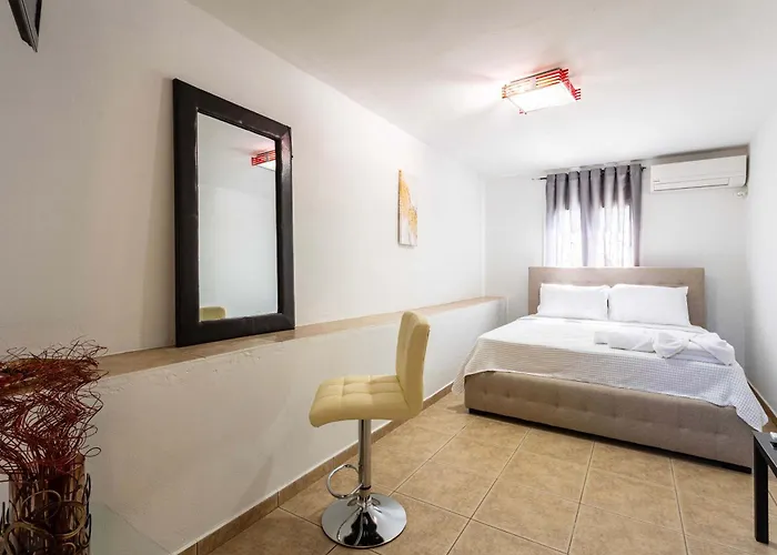 Filiatra's Cozy Haven A Peaceful Escape In Nature Appartement *