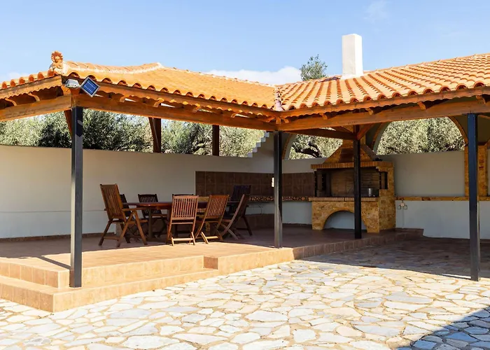 Filiatra's Cozy Haven A Peaceful Escape In Nature Appartement *