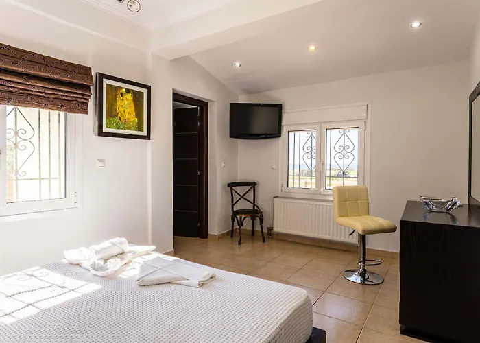 Filiatra's Cozy Haven A Peaceful Escape In Nature Appartement