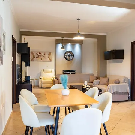 Filiatra's Cozy Haven A Peaceful Escape In Nature Appartamento