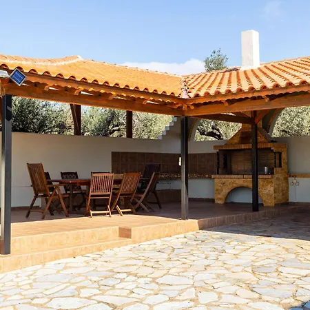 Filiatra's Cozy Haven A Peaceful Escape In Nature Appartamento